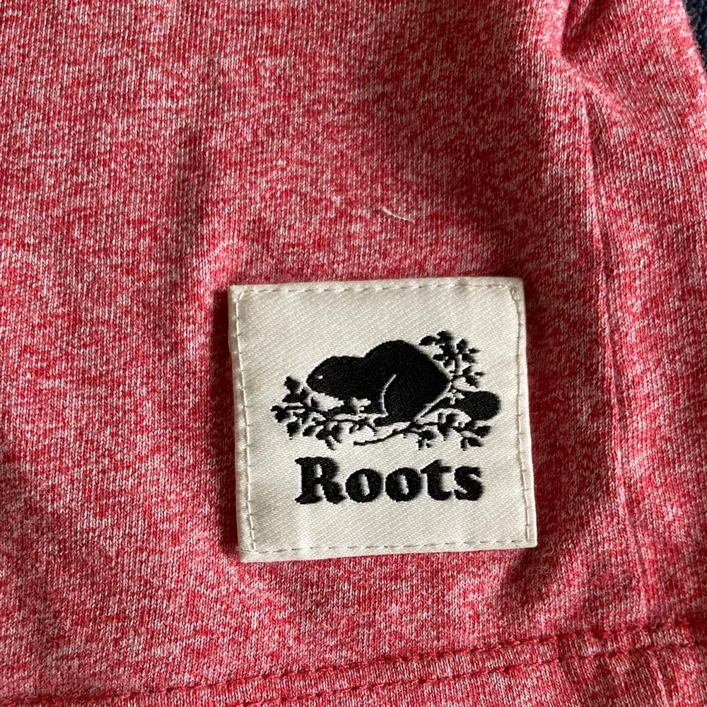 Roots Kids everyone loves a Canadian girl Graphic Tee size S, 5-6 years